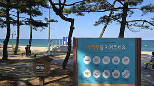 어제도 산책했는데&hellip;강릉해변 '오락가락 정책' 논란
