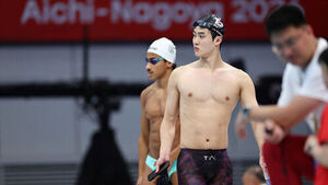 2026 아이치&middot;나고야 아시안게임 경영 종목 경기를 하루 앞둔 19일 도쿄 아쿠아틱스 센터에서 한국 수영 황선우가 훈련을 위해 경기장에 들어서고 있다. 