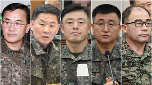 여인형 전 국군방첩사령관(왼쪽부터), 이진우 전 국군수도방위사령관, 문상호 전 국군정보사령관, 박안수 전 육군참모총장, 곽종근 전 육군특수전사령관