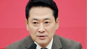 Jang Dong-hyeok Urges Ouster of 'Sister Hyeon-ji' as PPP Rallies at National Assembly Ahead of Chuseok