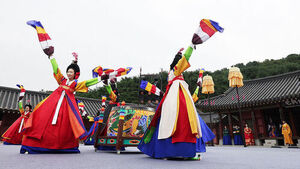 2025년 수원화성문화제가 열리고 있는 경기도 수원시 화성행궁 유여택에서 경기도무용단 기획공연 찬연의 행궁 리허설이 진행되는 모습. (사진=연합뉴스)