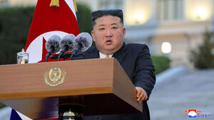 김정은 북한 국무위원장이 지난달 30일 창립 80주년을 맞은 김일성종합대학을 축하방문했다고 조선중앙통신이 1일 보도했다. 김 위원장이 연설하고 있다.