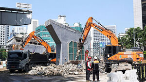 지난 5월 29일 서울 서대문구 서소문 고가차도 붕괴 사고현장에서 긴급 철거작업이 진행되고 있다. (사진=연합뉴스)