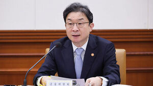 이억원 "금리인상기 극단적 위험까지 점검"&hellip;취약차주 지원 강조