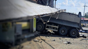 밥 먹다 '날벼락'&hellip;식당 돌진 트럭에 15명 부상