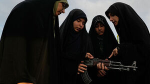 "Iranian Women Volunteer for Military Training Ahead of Potential US Attacks"