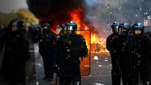 French High School Student Protests Spread to Hundreds of Thousands, Injuries Mount