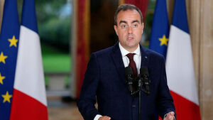 Cornered by Spreading Protests, French Government Promises First Measures by Late October