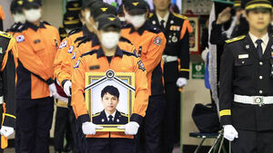 고 김진석 소방위 눈물로 배웅&hellip;"현장서 늘 앞섰던 분"