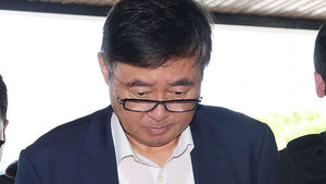 2024년 8월 영장실질심사 마친 후 대기장소 이동하는 박순관 아리셀 대표 (사진=연합뉴스)