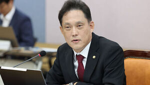 국민의힘 김태규 의원이 20일 대구고법에서 열린 국회 법제사법위원회의 대구고등&middot;지방&middot;가정&middot;회생법원, 부산고등&middot;지방&middot;가정&middot;회생법원, 울산지방&middot;가정법원, 창원지법에 대한 국정감사에서 질의하고 있다. (사진=연합뉴스)
