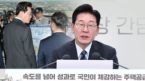발언하는 이재명 대표와 간담회 현장 모습