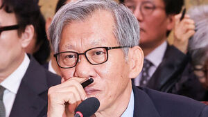 '소장품 셀프 출품 논란' 유홍준 국립중앙박물관장 사의 표명