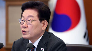 이 대통령, '공공&middot;노인 일자리 확대' 주문&hellip;"적정임금 보편화 필요"