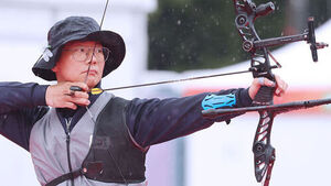 Archer Kwak Geon-hwi Pierces Through Heavy Rain for Gold... Comeback Victory in Men's Recurve