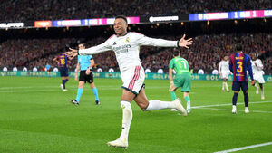 Real Madrid Defeats Barcelona 2-1 in El Clasico, Stopping Rival's 10-Win Streak Led by Mbappe's Two Goals