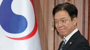 김영훈, 쿠팡 산재 유족에 "불기소 결론 송구&hellip;외압은 전혀 없었다"