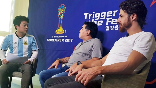 기사 대표 이미지:축구 전설 마라도나, 박펠레 만났다…풋매골 전격 출연
