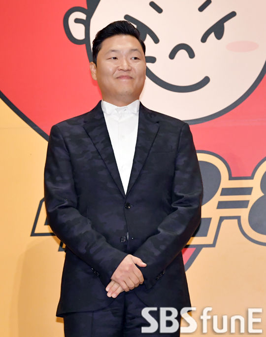 기사 대표 이미지:美 빌보드 "싸이는 실망시키지 않는다" 컴백 대서특필