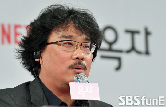 기사 대표 이미지:봉준호 감독이 밝힌 옥자의 정체 "돼지+하마"