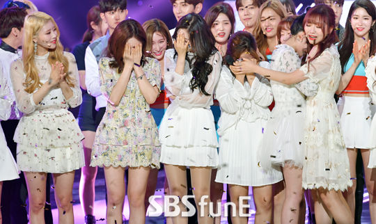 '더쇼' 러블리즈, 데뷔 후 첫 1위 '피오-정화-연우 첫 MC 합격점'