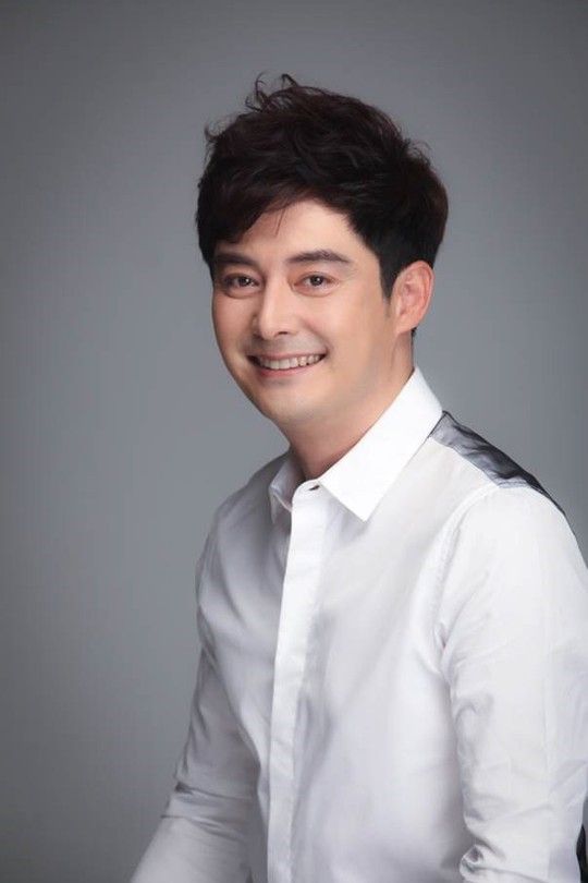 기사 대표 이미지:이세창, 연극무대서 프러포즈…13세 연하 배우와 결혼 계획