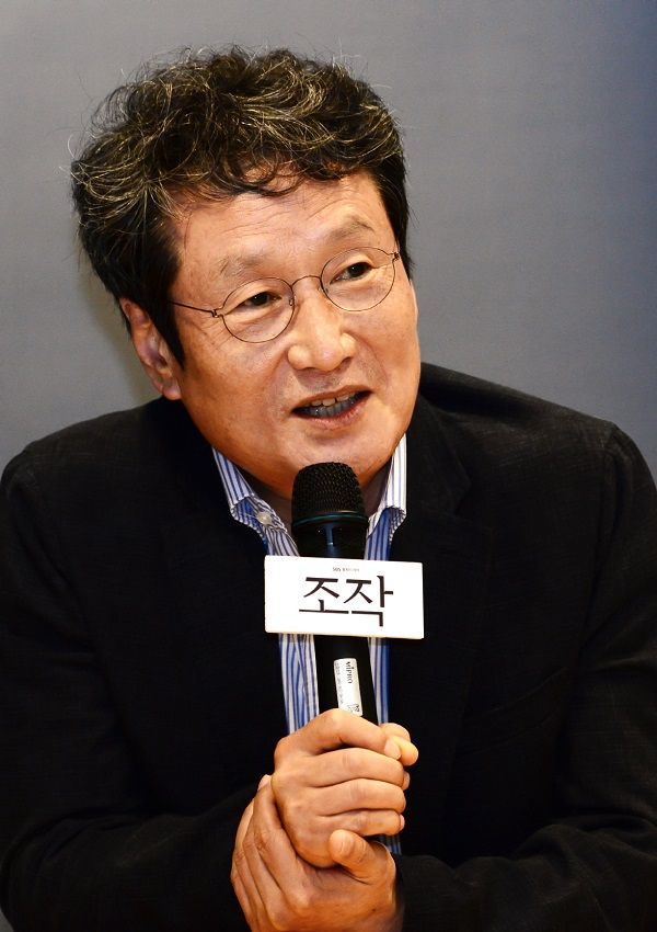 기사 대표 이미지:국정원이 합성한 괴사진을 본 문성근 "이 미친 것들"