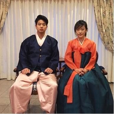 기사 대표 이미지:이기홍 부부의 한국 사랑…"한복 입고 2018년 시작"