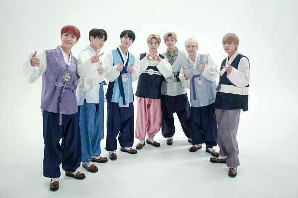 기사 대표 이미지:방탄소년단, 7인 7색 한복 사진 "건강하고 행복한 2018년 기원"