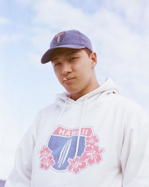 기사 대표 이미지:바닷가에서 행복한 새신랑 태양 "건강하시길"