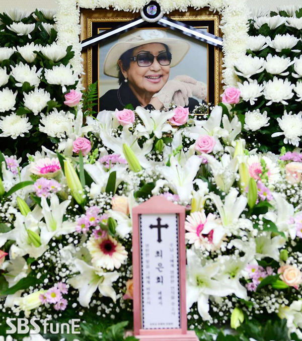 기사 대표 이미지:영화계 큰 ★지다…최은희가 남긴 최초의 기록들