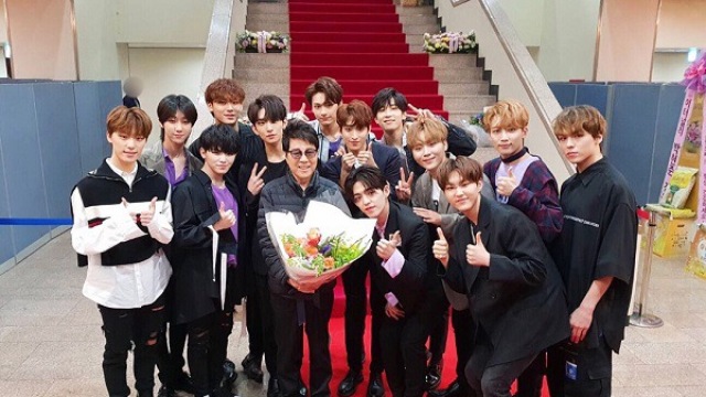 세븐틴, 조용필과 인증샷 "오프닝 무대 꿈만 같아"