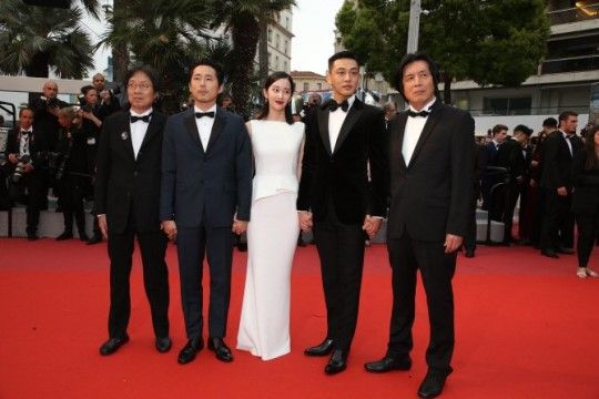 기사 대표 이미지:버닝 스티븐 연, 칸 기립박수에 끝내 눈물 만감 교차