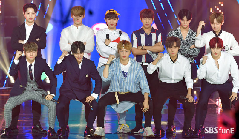 워너원, '더쇼' 1위 "늘 더 노력하겠다" 깨알 같은 국대 포즈