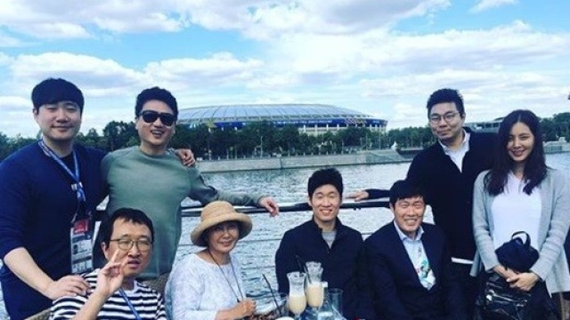 '임신' 한채아, 시부모님과 러시아 인증샷…배성재와 훈훈한 인증샷
