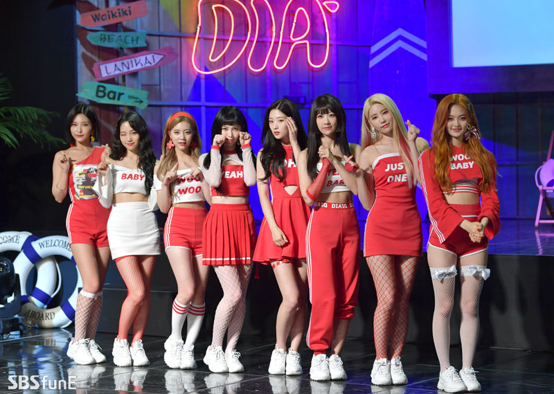 기사 대표 이미지:8인조 재편 다이아 "탈퇴한 은진 행복하길"