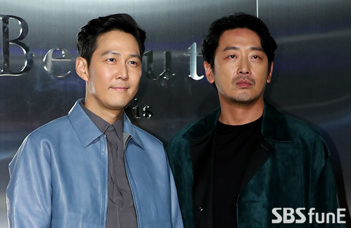 기사 대표 이미지:하정우X이정재, 상남자의 가을룩 "누가 더 멋져요?"