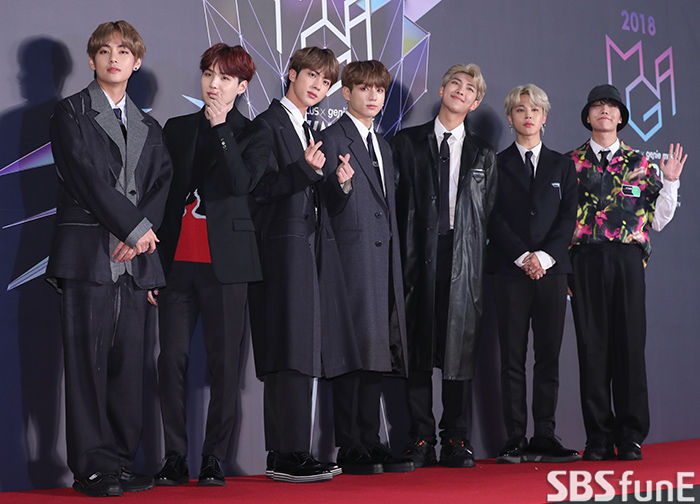 기사 대표 이미지:광복절 티셔츠 입으면 반일?…방탄소년단, 日 방송 출연 취소 논란