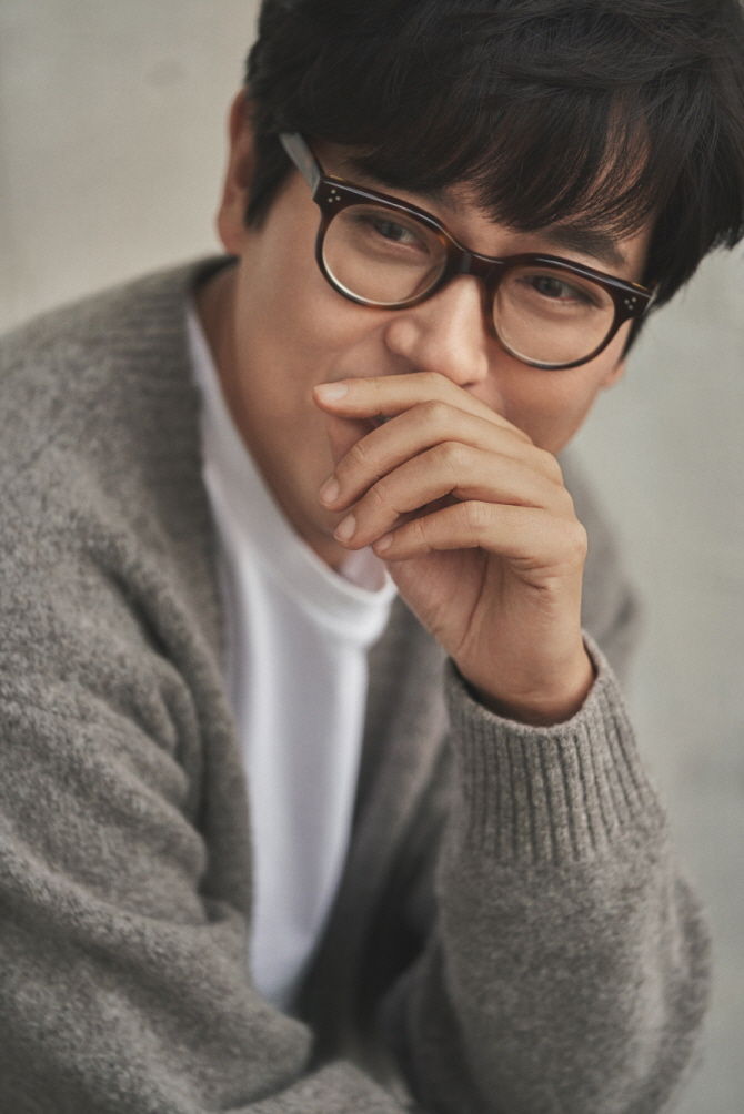 기사 대표 이미지:김동률, 아이유와 함께 부른 신곡 동화…오늘(7일) 전격 발표