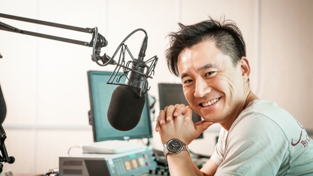 'SBS 정치쇼' 새 DJ로 이재익 PD 깜짝 발탁…"등잔 밑 어두웠다"