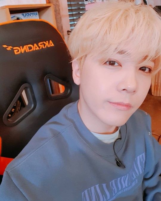 기사 대표 이미지:이홍기, 최종훈 옹호하는 일본 팬에 일갈 "포기야"