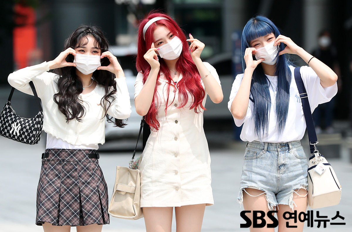 [E포토] 위클리 지한-조아-박소은</font>, '러블리 하트'
