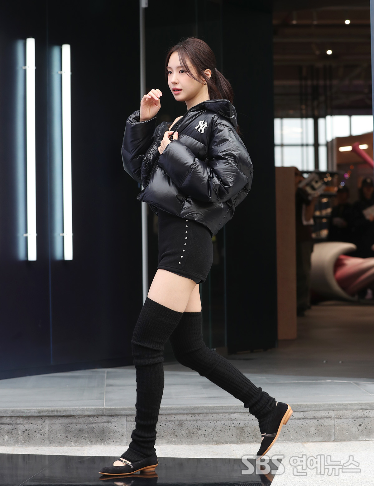 [E포토] 손나은</font>, '올해도 숏패딩이 대세'