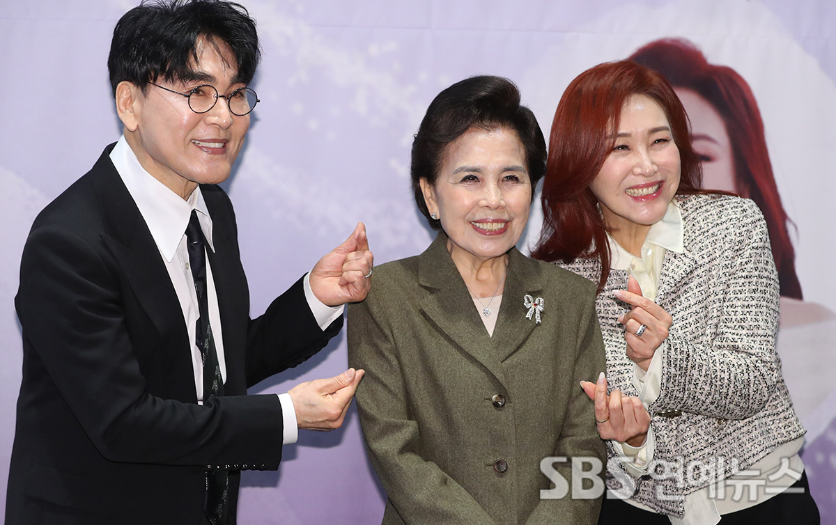 [E포토] 이미자, '조항조-주현미</font>, 전통가요 맥을 잇는 후배들과'
