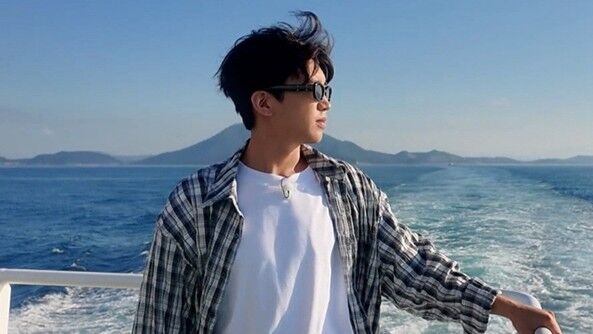임영웅, '섬마을 총각' 변신…궤도·이이경과 '찐친 케미' 예고