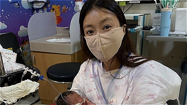 "하나님이 엄마에게 내려준 선물"…싱글맘 이시영, 둘째 딸 품에 안았다