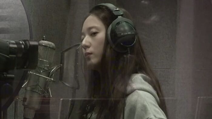 "10년 만의 녹음이라…" 크리스탈, 첫 솔로로 돌아온 '가수 크리스탈'