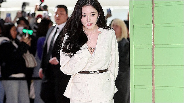 Red Velvet's IRENE Makes Ivory Her Signature at Seoul Fashion Photo Call