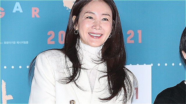 Choi Jiwoo Glows With Her Signature 'Princess Jiwoo' Smile