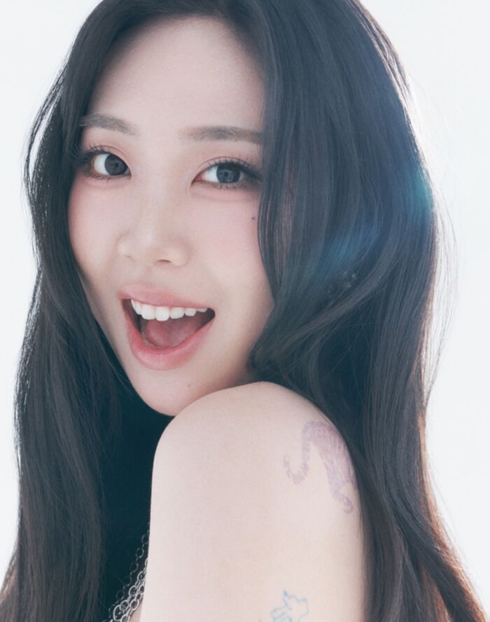 Lee Young Ji Plays 'Cops and Robbers' with Fans, Donates 100 Million Won to Children with Cancer